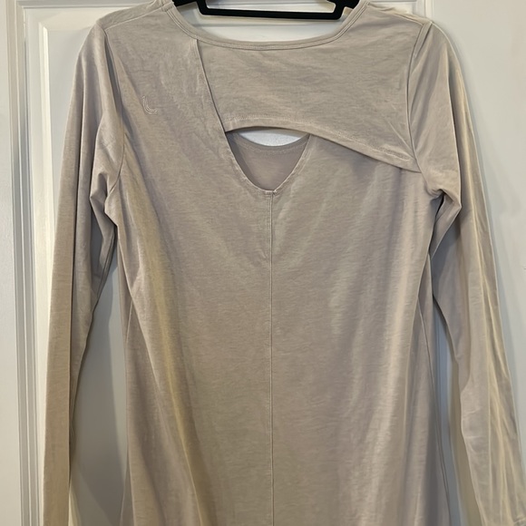 NWOT SWEET TSHIRT DRESS WITH A CUTE BACK - Picture 2 of 4